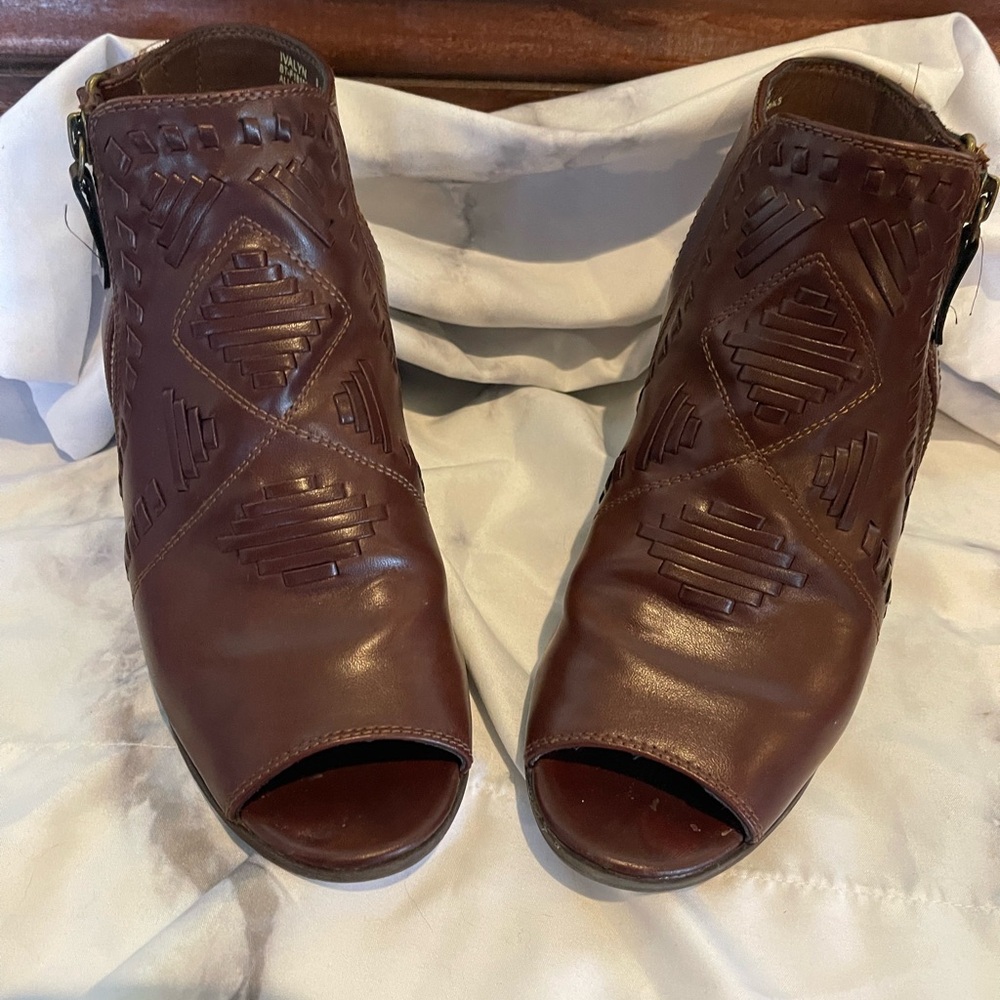 Baretraps Brown Open Toe Booties Size 8 - image 4